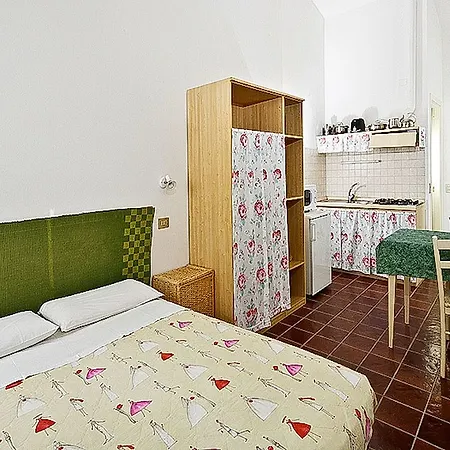 La Romantica Pool And Garden House Aparthotel