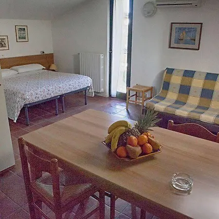Aparthotel La Romantica Pool And Garden House Manerba del Garda