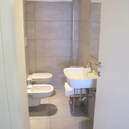 Aparthotel La Romantica Pool And Garden House Manerba del Garda