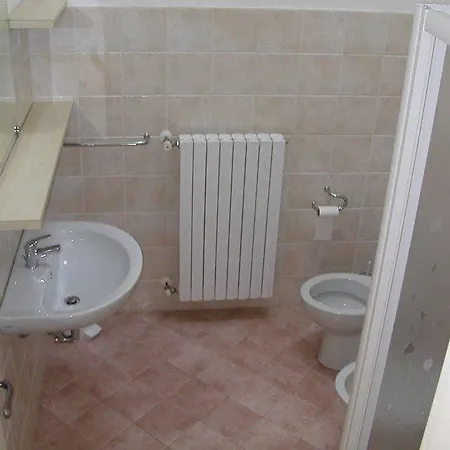 La Romantica Pool And Garden House Aparthotel Manerba del Garda
