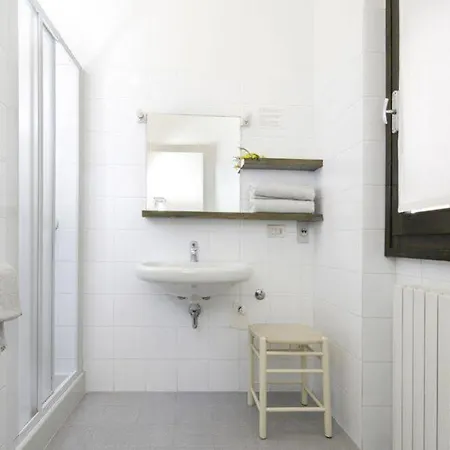 La Romantica Pool And Garden House Aparthotel Manerba del Garda
